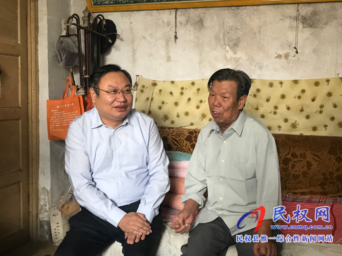 市委常委、常務副市長吳祖明到我縣走訪慰問全國勞動模范劉翔鳴