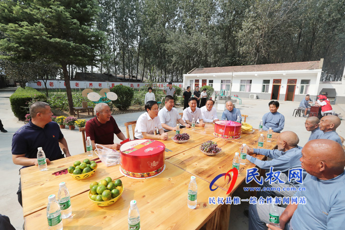 市人大常委會副主任、縣委書記姬脈常重陽節(jié)前夕慰問百歲老人和敬老院老人