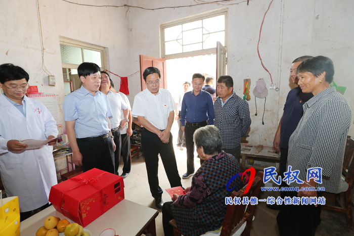 市人大常委會副主任、縣委書記姬脈常重陽節(jié)前夕慰問百歲老人和敬老院老人