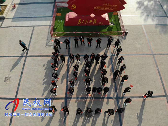 民權(quán)縣新華書店快閃獻(xiàn)禮新中國成立70周年 民權(quán)縣新華書店快閃獻(xiàn)禮新中國成立70周年