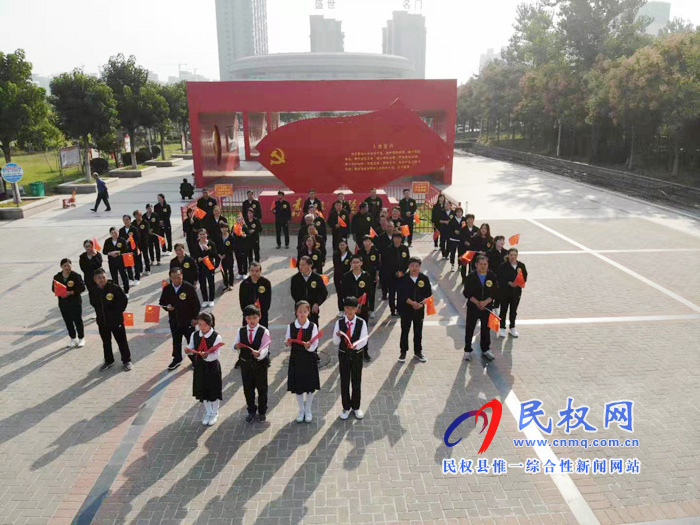 民權(quán)縣新華書店快閃獻(xiàn)禮新中國成立70周年 民權(quán)縣新華書店快閃獻(xiàn)禮新中國成立70周年