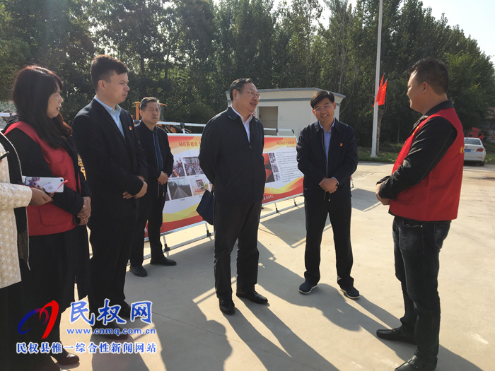 市委常委、常務(wù)副市長(zhǎng)吳祖明到龍?zhí)伶?zhèn)邢莊村開展“三·五”基層工作