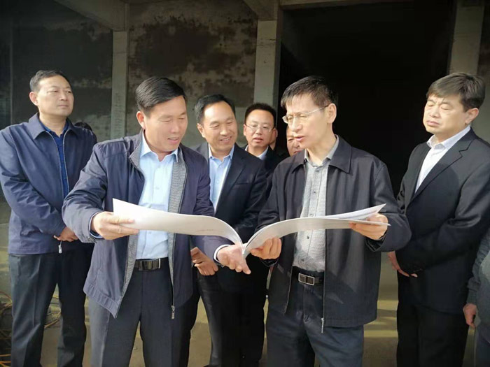 河南省司法廳黨委書記陳紅瑜到王橋鎮(zhèn)麻花莊村調(diào)研指導(dǎo)工作 河南省司法廳黨委書記陳紅瑜到王橋鎮(zhèn)麻花莊村調(diào)研指導(dǎo)工作