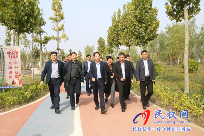 縣委常委、常務副縣長李啟峰查看我縣創(chuàng)建國家園林城市工作開展情況