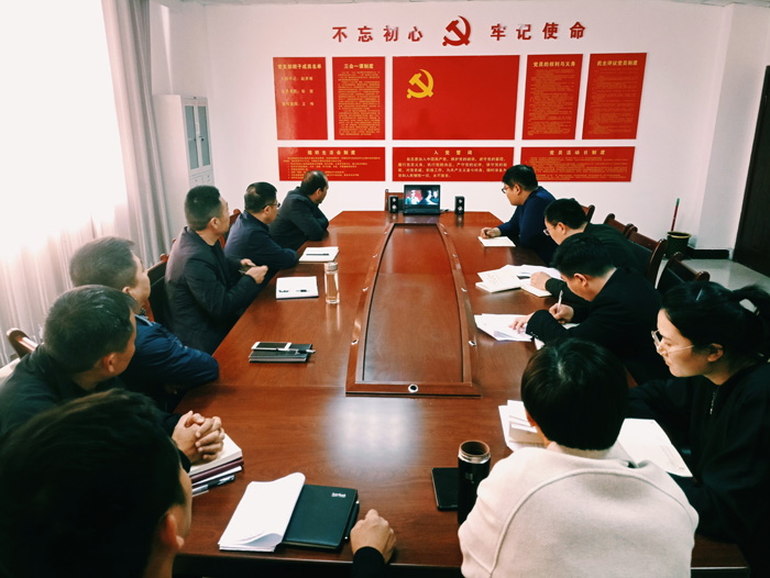 縣退役軍人事務(wù)局組織干部觀看《建黨偉業(yè)》 縣退役軍人事務(wù)局組織干部觀看《建黨偉業(yè)》