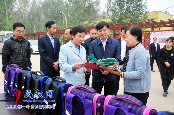 省文化和旅游廳黨組書記宋麗萍到我縣調(diào)研公共文化服務體系建設和脫貧攻堅工作 省文化和旅游廳黨組書記宋麗萍到我縣調(diào)研公共文化服務體系建設和脫貧攻堅工作