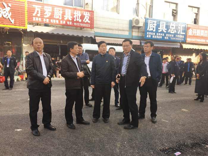 縣領(lǐng)導(dǎo)房季、陳鴻志督查調(diào)研文明城創(chuàng)建工作