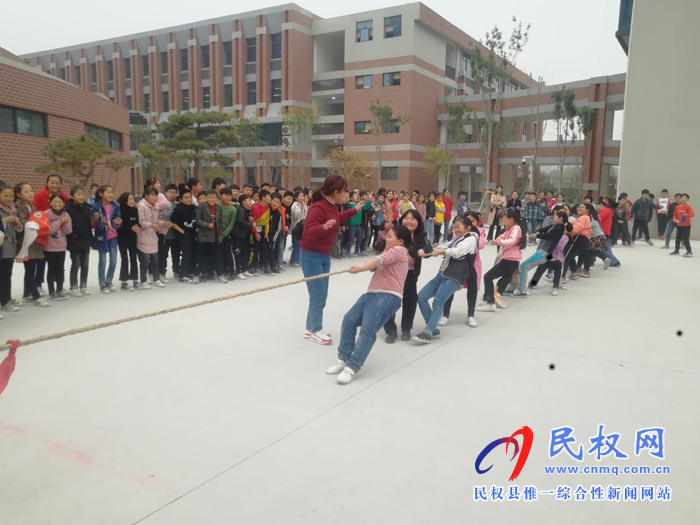 縣民族學(xué)校舉行拔河比賽活動(dòng) 縣民族學(xué)校舉行拔河比賽活動(dòng)