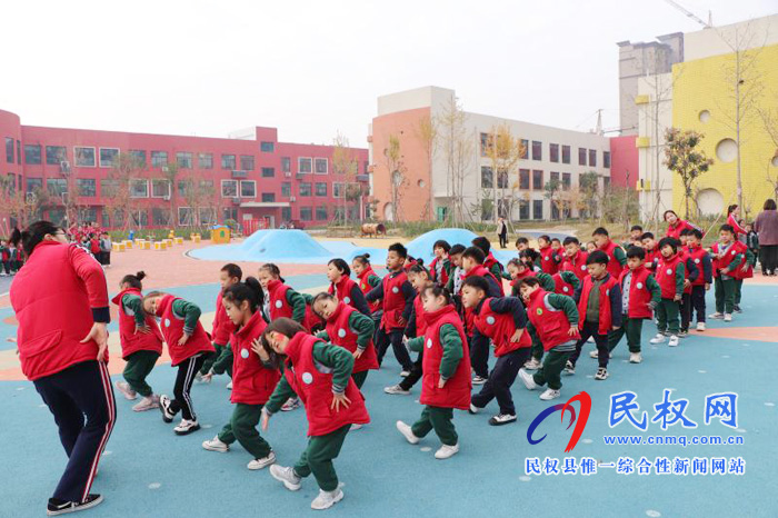 民權(quán)縣幼兒園舉辦“2019年冬季幼兒戶(hù)外操比賽”并表彰獲獎(jiǎng)班集體 民權(quán)縣幼兒園舉辦“2019年冬季幼兒戶(hù)外操比賽”并表彰獲獎(jiǎng)班集體