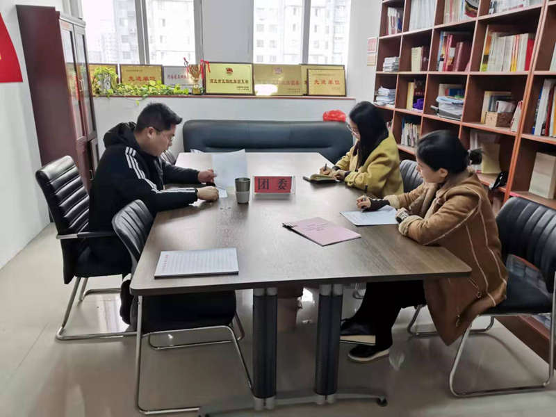 團委開展“不忘初心，牢記使命”主題教育專題黨課