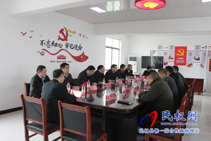 省法院黨組成員、省紀(jì)委監(jiān)委駐省法院紀(jì)檢組組長(zhǎng)馬鋒軍到野崗鎮(zhèn)孟莊村調(diào)研脫貧攻堅(jiān)工作