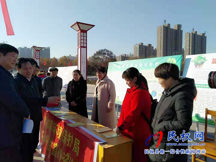 縣環(huán)保局積極參與12.4國家憲法日宣傳活動(dòng) 縣環(huán)保局積極參與12.4國家憲法日宣傳活動(dòng)
