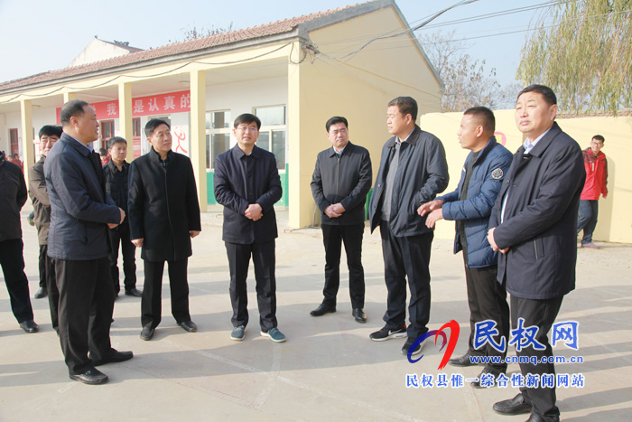 縣委副書記、縣長張團(tuán)結(jié)到孫六鎮(zhèn)劉炳莊中小學(xué)調(diào)研