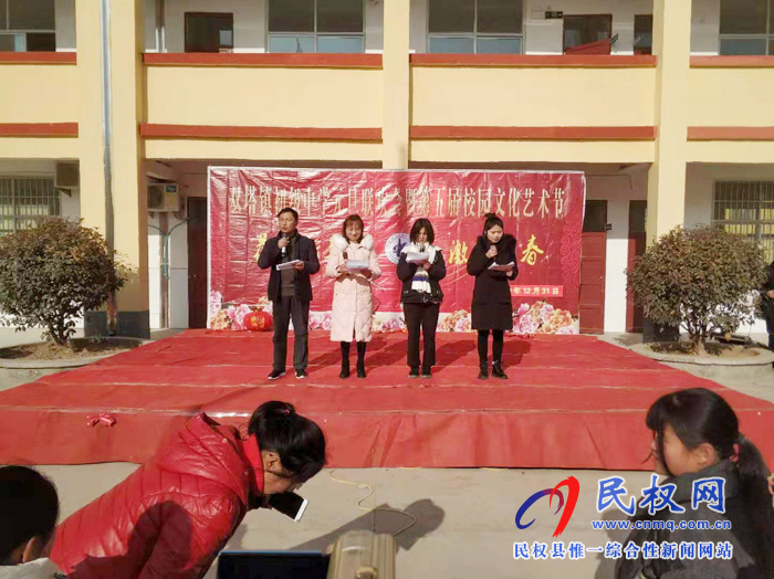 雙塔鎮(zhèn)初級(jí)中學(xué)舉行“恭賀新年，激揚(yáng)青春”慶元旦文藝匯演