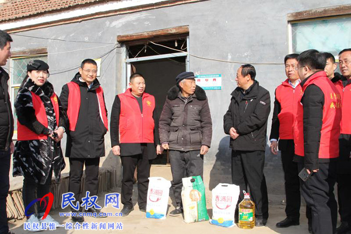 民權(quán)縣總工會駐鄭州農(nóng)民工服務(wù)站開展雙節(jié)慰問貧困戶活動 民權(quán)縣總工會駐鄭州農(nóng)民工服務(wù)站開展雙節(jié)慰問貧困戶活動
