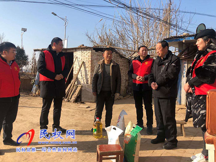 民權(quán)縣總工會駐鄭州農(nóng)民工服務(wù)站開展雙節(jié)慰問貧困戶活動 民權(quán)縣總工會駐鄭州農(nóng)民工服務(wù)站開展雙節(jié)慰問貧困戶活動