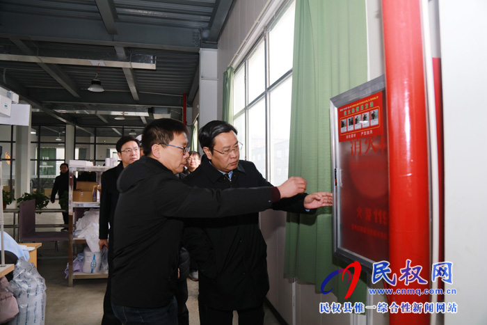 市人大常委會副主任、縣委書記姬脈常查看我縣節(jié)前安全生產(chǎn)及市場供應(yīng)工作開展情況