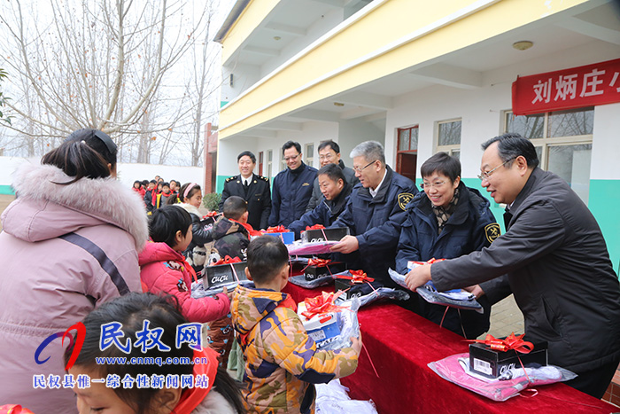 海關(guān)總署慰問組到民權(quán)調(diào)研慰問 海關(guān)總署慰問組到民權(quán)調(diào)研慰問