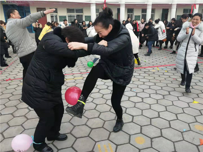 第三小學(xué)舉行教師冬季運(yùn)動(dòng)會(huì) 第三小學(xué)舉行教師冬季運(yùn)動(dòng)會(huì)