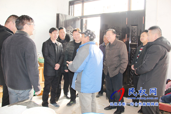 民權(quán)高新區(qū)常務(wù)副主任張愛軍帶領(lǐng)高新區(qū)領(lǐng)導(dǎo)班子到野崗鎮(zhèn)開展迎新春慰問活動(dòng) 民權(quán)高新區(qū)常務(wù)副主任張愛軍帶領(lǐng)高新區(qū)領(lǐng)導(dǎo)班子到野崗鎮(zhèn)開展迎新春慰問活動(dòng)