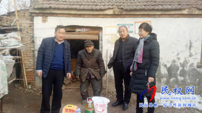 鹽業(yè)執(zhí)法監(jiān)督局春節(jié)慰問貧困戶 鹽業(yè)執(zhí)法監(jiān)督局春節(jié)慰問貧困戶
