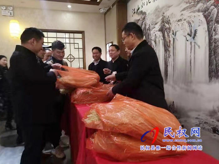 民權(quán)縣總工會駐鄭州農(nóng)民工服務(wù)站幫助家鄉(xiāng)貧困戶銷售農(nóng)產(chǎn)品 民權(quán)縣總工會駐鄭州農(nóng)民工服務(wù)站幫助家鄉(xiāng)貧困戶銷售農(nóng)產(chǎn)品