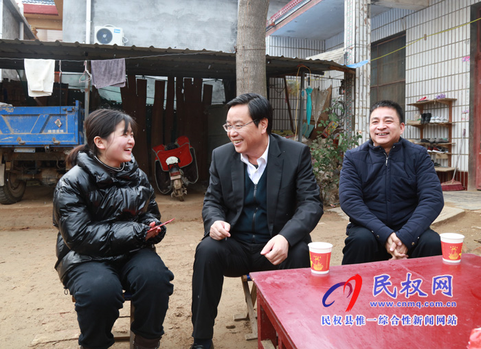 市人大常委會(huì)副主任、縣委書記姬脈?？赐繂枴按豪倥壁w雯
