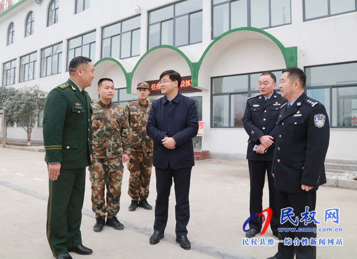 縣領(lǐng)導(dǎo)慰問駐地官兵 共敘軍民魚水情誼 縣領(lǐng)導(dǎo)慰問駐地官兵 共敘軍民魚水情誼