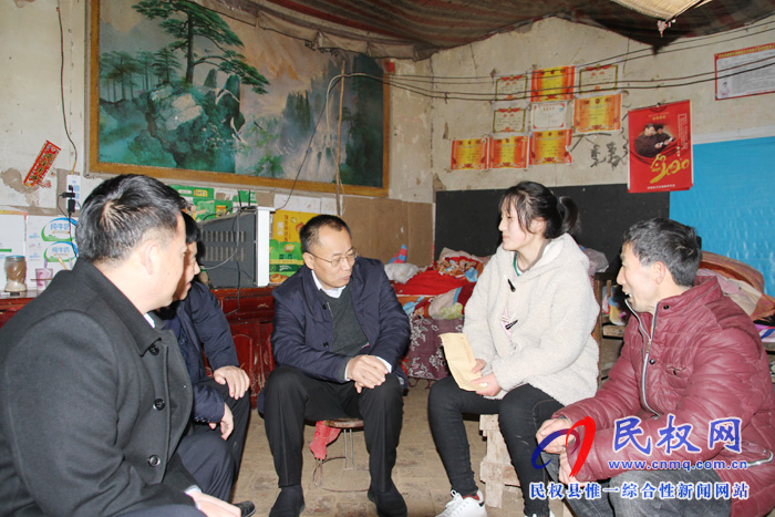縣政協(xié)主席周明河慰問“春蕾女童” 縣政協(xié)主席周明河慰問“春蕾女童”