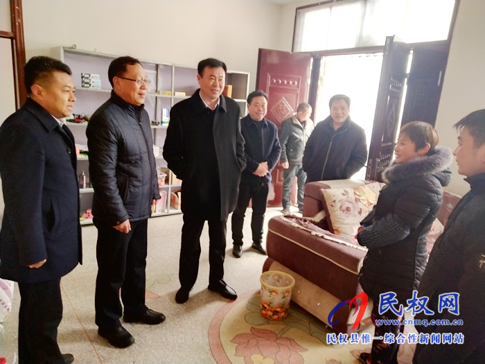 市人社局副局長(zhǎng)田海超慰問(wèn)返鄉(xiāng)農(nóng)民工 市人社局副局長(zhǎng)田海超慰問(wèn)返鄉(xiāng)農(nóng)民工
