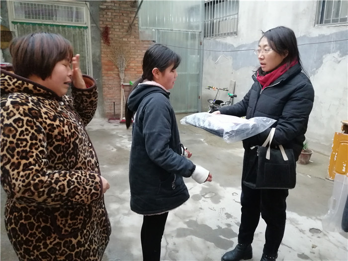 第三小學開展關愛困境學生送溫暖活動 第三小學開展關愛困境學生送溫暖活動