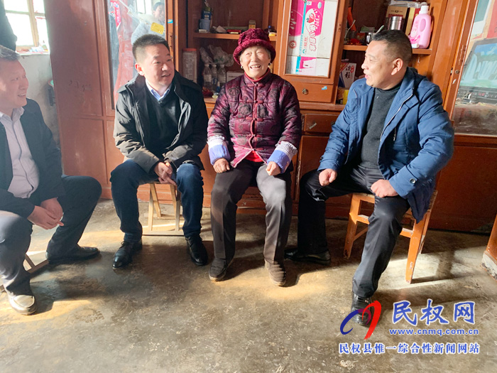 縣委常委、縣委辦公室主任孟亞松走訪慰問(wèn)低保戶