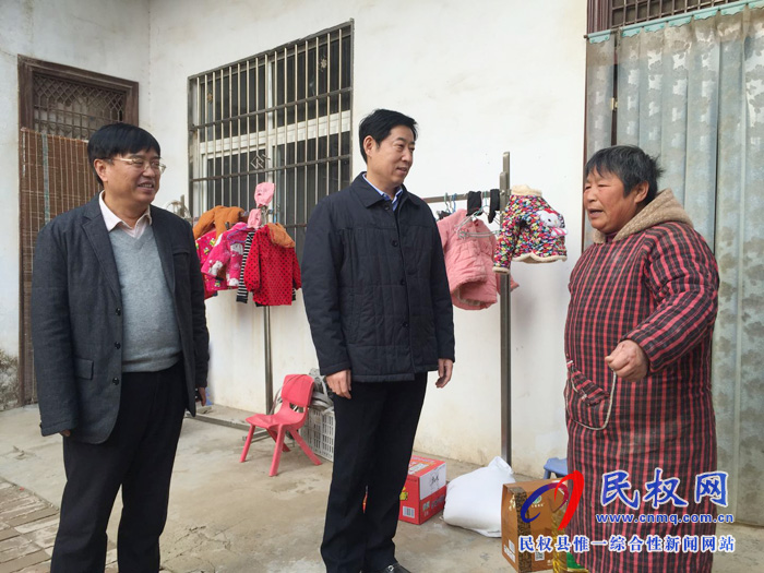 縣委常委、宣傳部長(zhǎng)屠志遠(yuǎn)一行到莊子鎮(zhèn)走訪慰問貧困戶