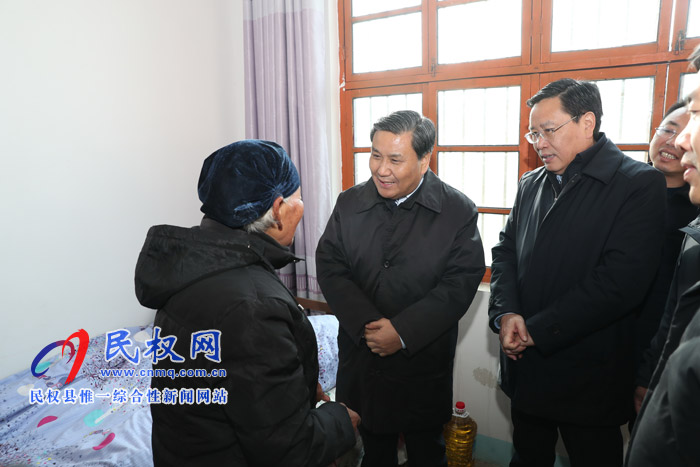 副省長(zhǎng)武國定到我縣慰問困難群眾和駐村工作隊(duì)員