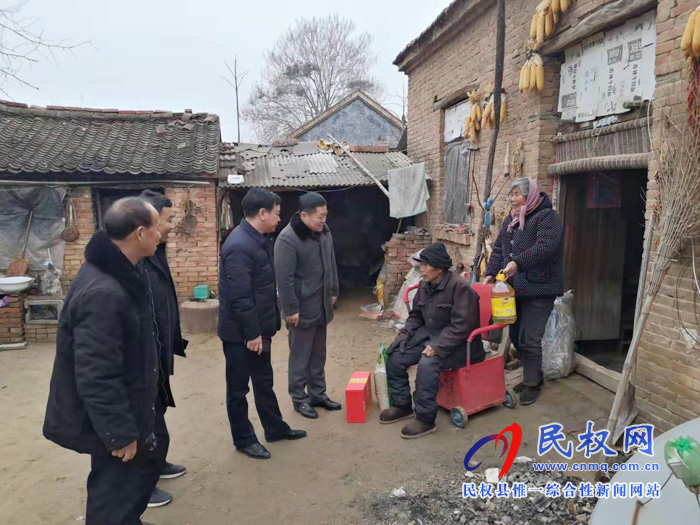 縣人大常委副主任李新軍走訪慰問龍?zhí)伶?zhèn)蔣坡樓村困難群眾 縣人大常委副主任李新軍走訪慰問龍?zhí)伶?zhèn)蔣坡樓村困難群眾
