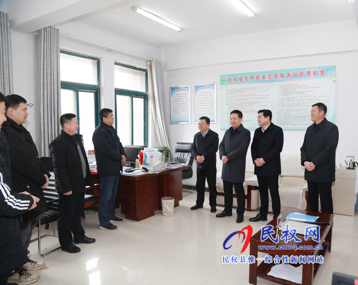 縣委常委、縣委辦公室主任孟亞松看望慰問春節(jié)期間值班人員
