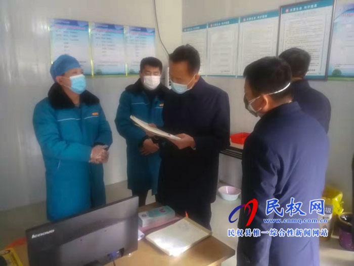 縣委常委、副縣長信木祥人和鎮(zhèn)督導(dǎo)新型冠狀病毒感染的肺炎疫情防控工作