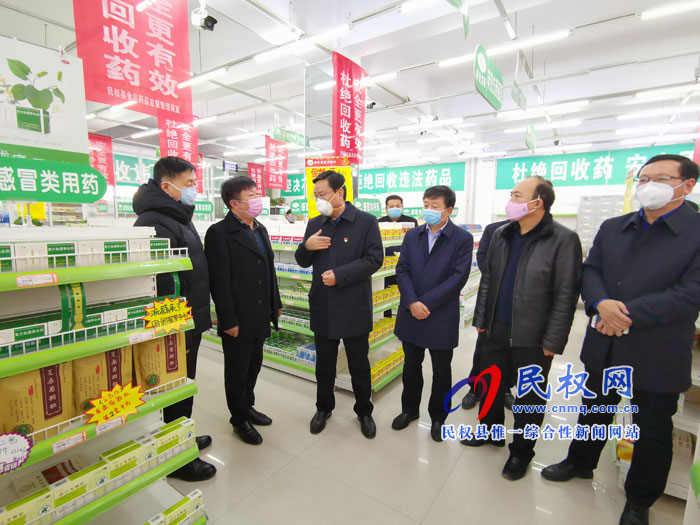 市人大常委會副主任、縣委書記姬脈常查看市場供應(yīng)工作