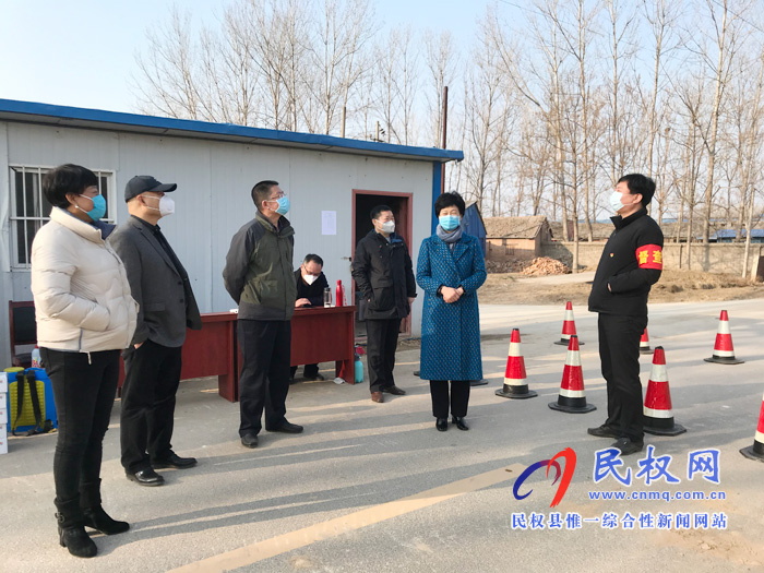 縣人大常委會主任周燕慰問疫情防控一線工作人員 縣人大常委會主任周燕慰問疫情防控一線工作人員