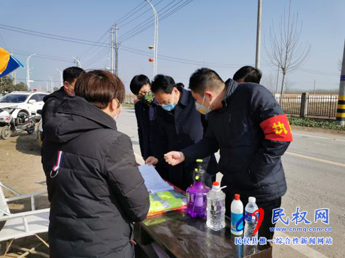 縣委常委、常務(wù)副縣長李啟峰到林七鄉(xiāng)看望慰問 疫情防控一線工作人員