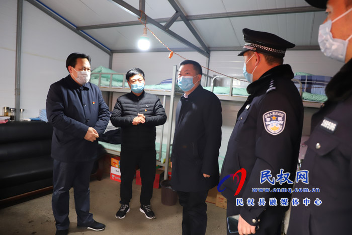 市委常委、政法委書記牛亞東到鄭民高速疫情檢測點(diǎn)調(diào)研疫情防控工作