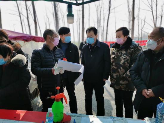縣委常委、常務(wù)副縣長李啟峰到林七鄉(xiāng)實地督導新冠肺炎疫情防控工作開展情況
