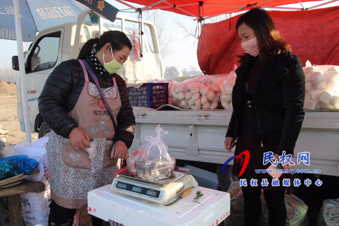 民權(quán)縣花園鄉(xiāng):蔬菜供應(yīng)到村頭 群眾吃菜不發(fā)愁 民權(quán)縣花園鄉(xiāng):蔬菜供應(yīng)到村頭 群眾吃菜不發(fā)愁