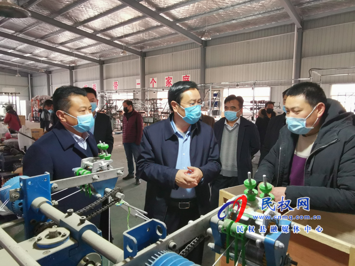 市人大常委會副主任、縣委書記姬脈常調(diào)研扶貧車間復工復產(chǎn)和春耕工作