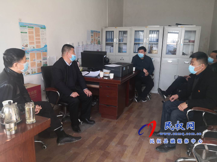 縣委常委、副縣長房季到縣疫情防控指揮部調(diào)研