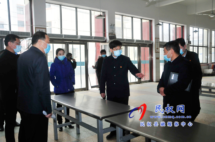 縣委副書記、縣長張團結(jié)查看疫情防控和企業(yè)復工復產(chǎn)工作