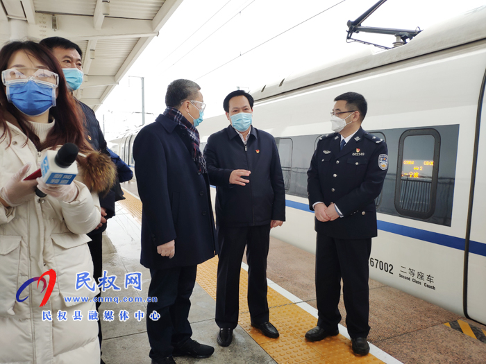  ＂婆家＂千里接農(nóng)工，＂娘家”車站送行忙