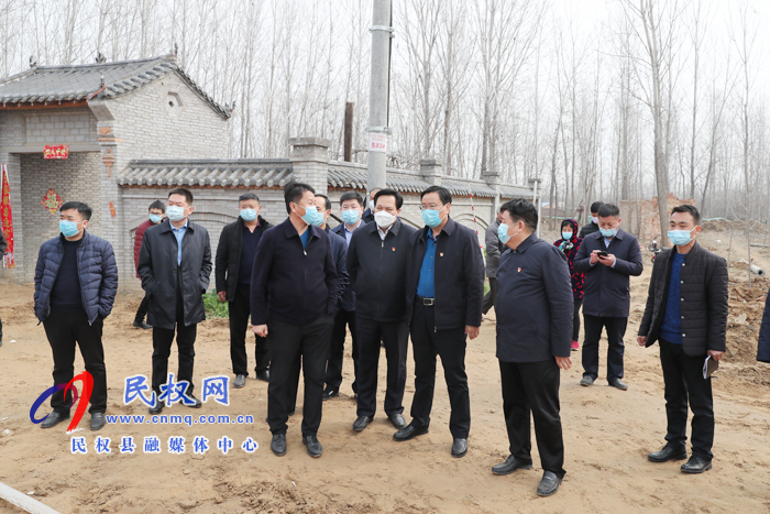 市人大常委會(huì)副主任、縣委書記姬脈常調(diào)研脫貧攻堅(jiān)和人居環(huán)境改善工作