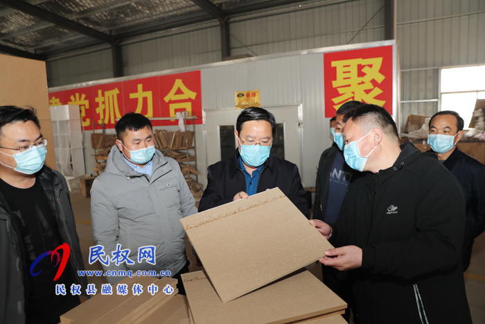 市人大常委會(huì)副主任、縣委書記姬脈常調(diào)研脫貧攻堅(jiān)和人居環(huán)境改善工作