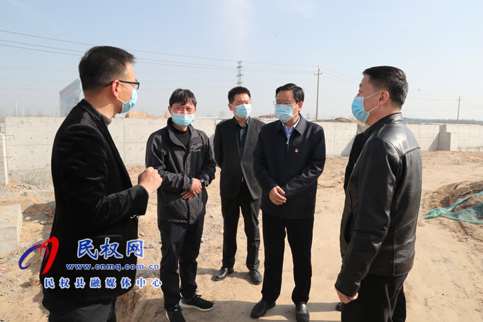 市人大常委會副主任、縣委書記姬脈常開展走訪服務工業(yè)企業(yè)活動